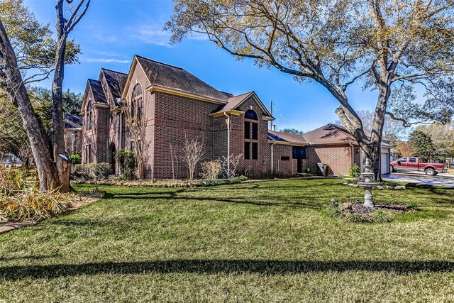 view of front of house featuring a front yard