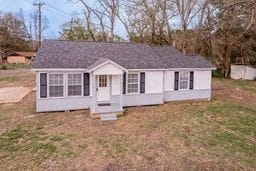 view of front of house with a front yard