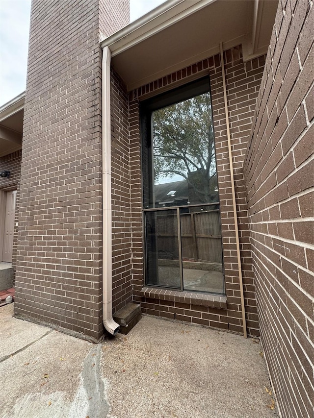 property entrance featuring a patio area