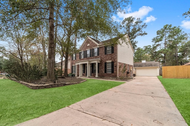 view of front of property featuring a front yard