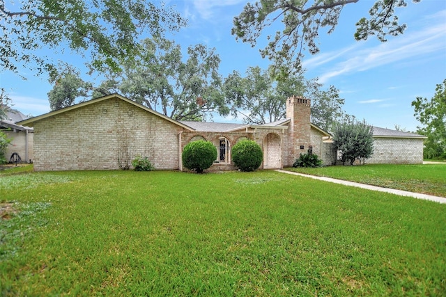 ranch-style house featuring a front lawn