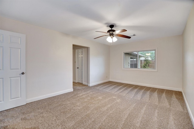 carpeted empty room featuring ceiling fan