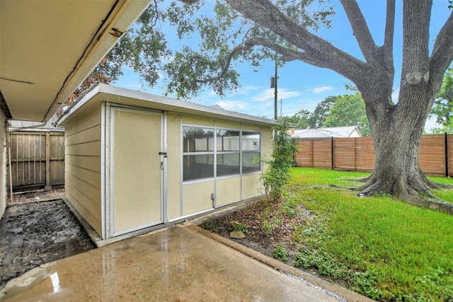 view of outdoor structure with a yard