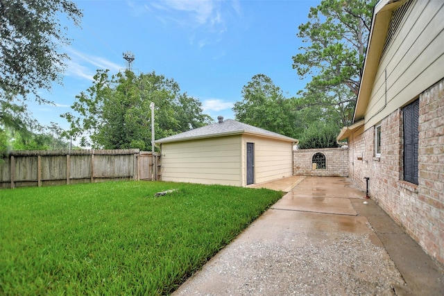 view of yard with a patio area