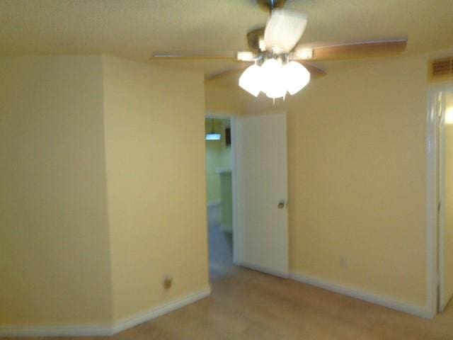 empty room featuring ceiling fan