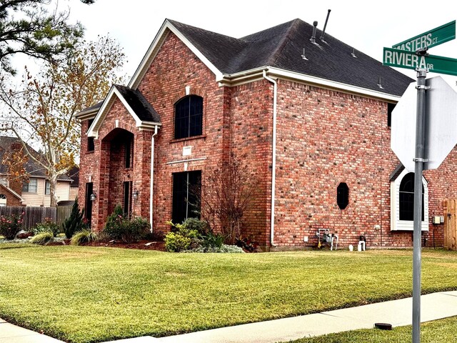 view of front of home with a front yard