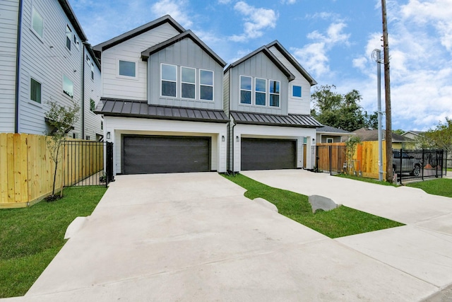 view of front facade featuring a garage