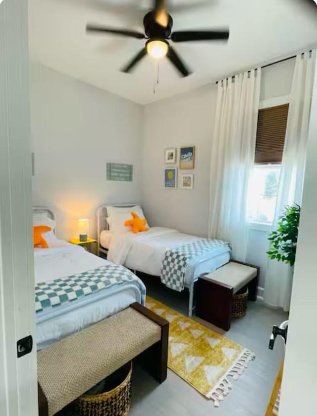 bedroom featuring ceiling fan