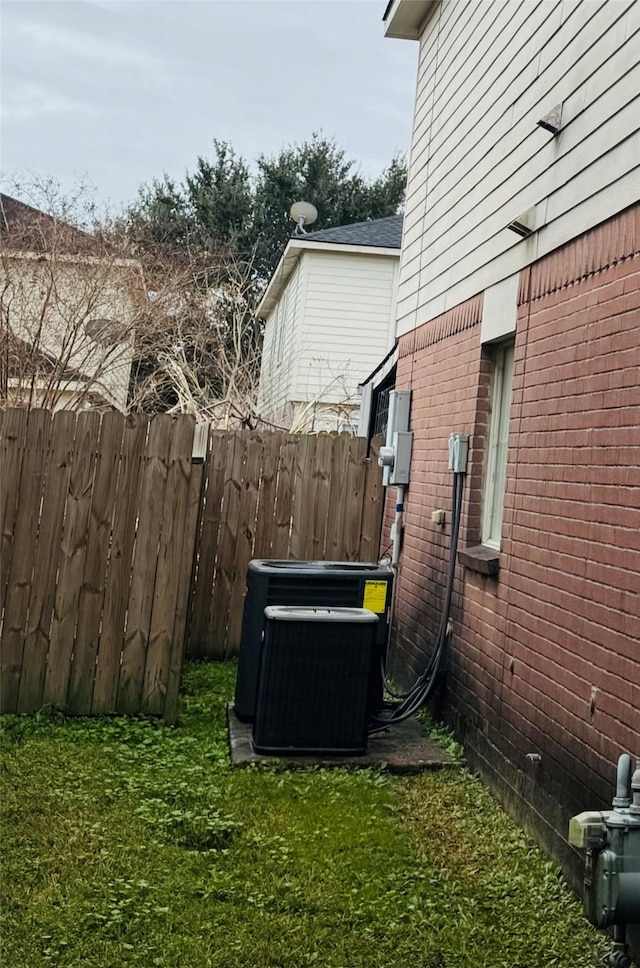 view of yard featuring cooling unit