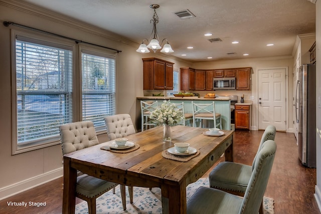 dining area featuring ornamental molding, dark hardwood / wood-style flooring, and a notable chandelier