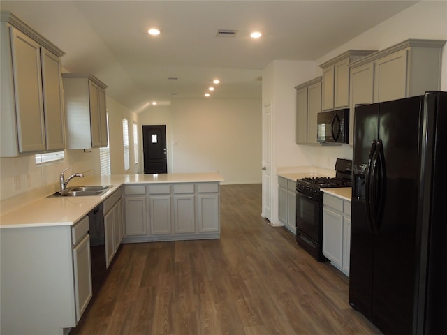 kitchen with sink, gray cabinets, dark hardwood / wood-style floors, black appliances, and kitchen peninsula