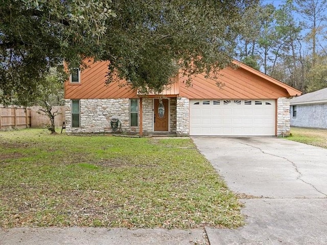 view of front facade featuring a garage and a front yard