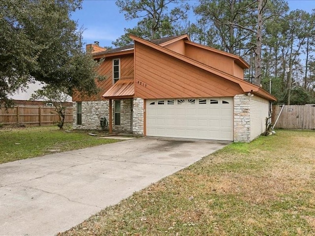 view of front facade featuring a garage and a front lawn