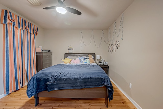 bedroom featuring light hardwood / wood-style floors and ceiling fan