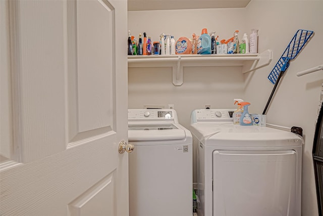 washroom featuring washing machine and clothes dryer