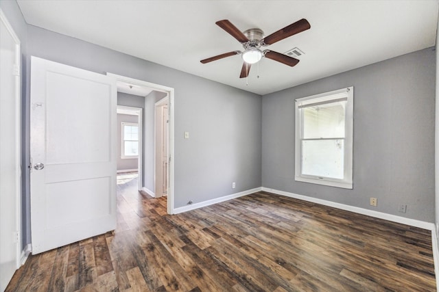 spare room featuring dark wood-type flooring and ceiling fan