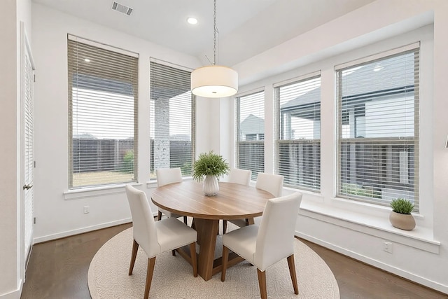 dining room with recessed lighting, dark wood finished floors, visible vents, and baseboards