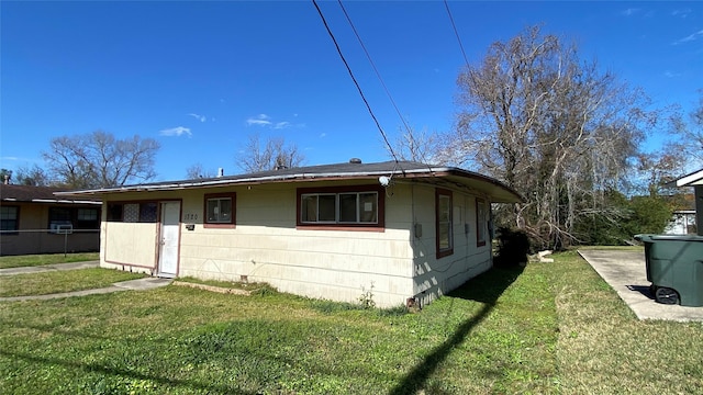 view of front of home featuring a front yard