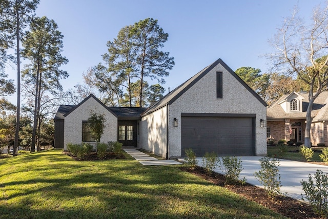 view of front of house featuring a garage and a front yard