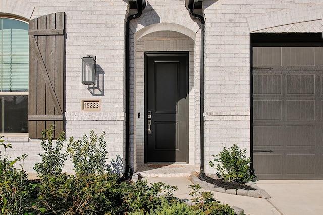 property entrance featuring a garage