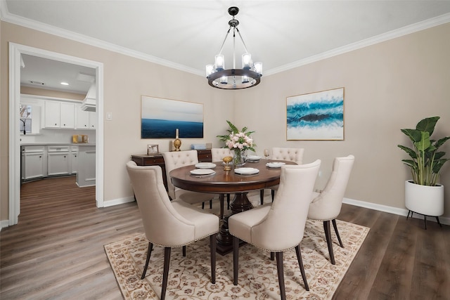 dining area featuring ornamental molding, dark hardwood / wood-style flooring, and a notable chandelier