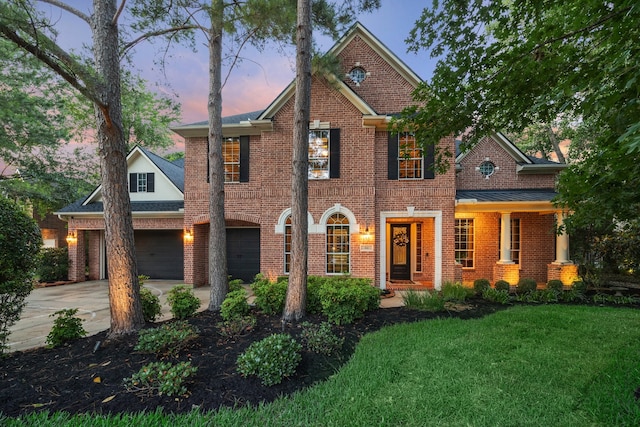 view of front of home featuring a garage and a lawn