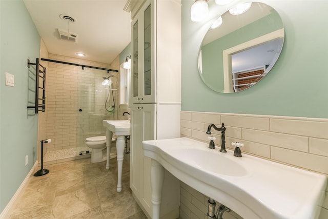 bathroom with an enclosed shower, decorative backsplash, and toilet