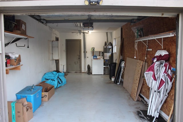 garage with gas water heater and washing machine and clothes dryer