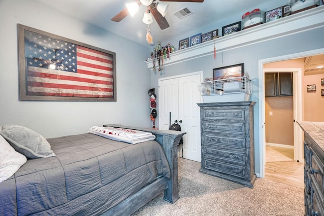 bedroom featuring ceiling fan, carpet floors, and a closet