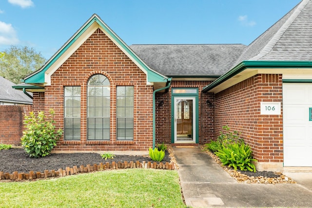 view of front of property featuring a garage and a front yard