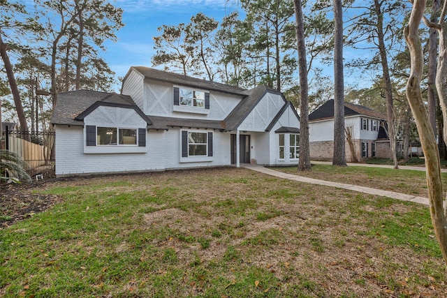 view of front facade featuring a front yard