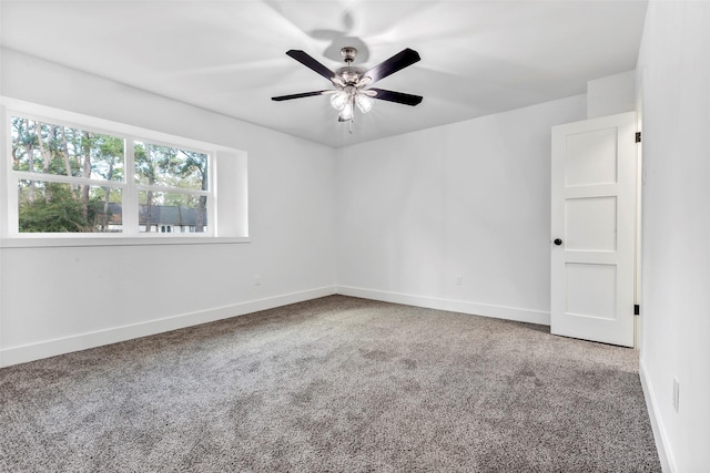 carpeted empty room featuring ceiling fan