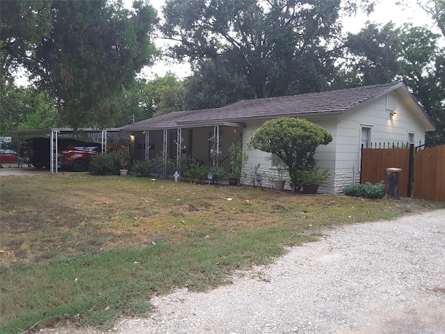 view of front of home with a carport and a front yard