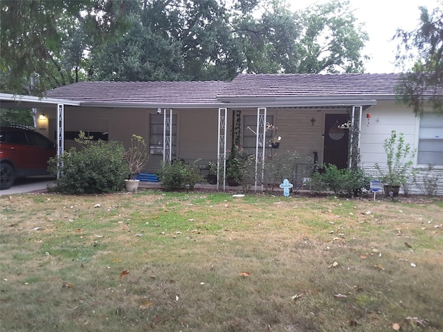 view of front facade featuring a carport and a front yard