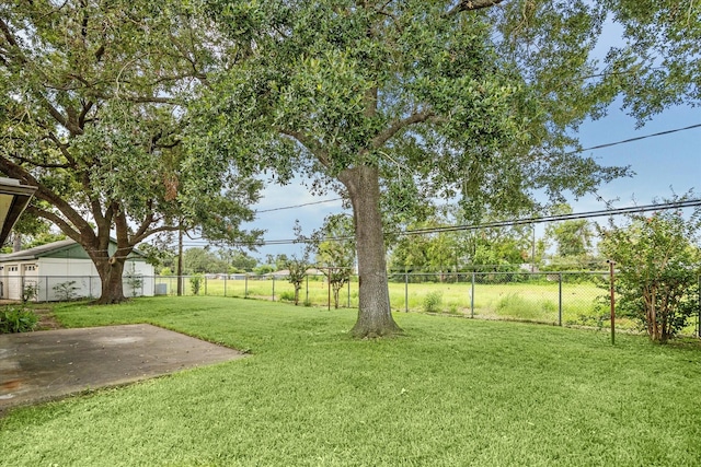 view of yard featuring a patio