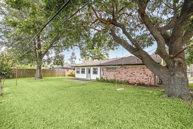 view of yard featuring a patio area