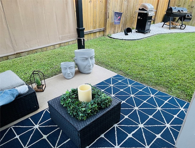 view of yard featuring a patio