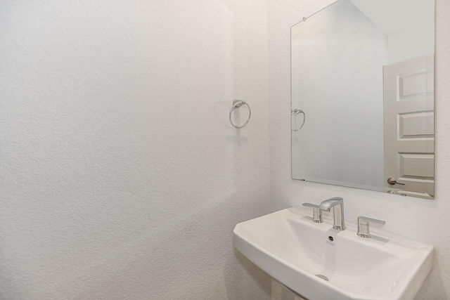 bathroom featuring sink