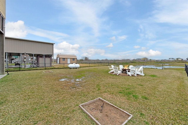 view of yard featuring a water view