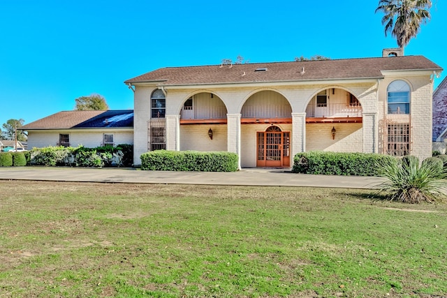 view of front of home with a front yard