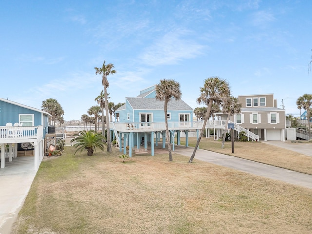 view of yard with a carport