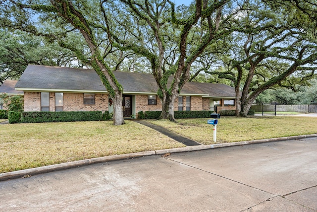 single story home featuring a front yard