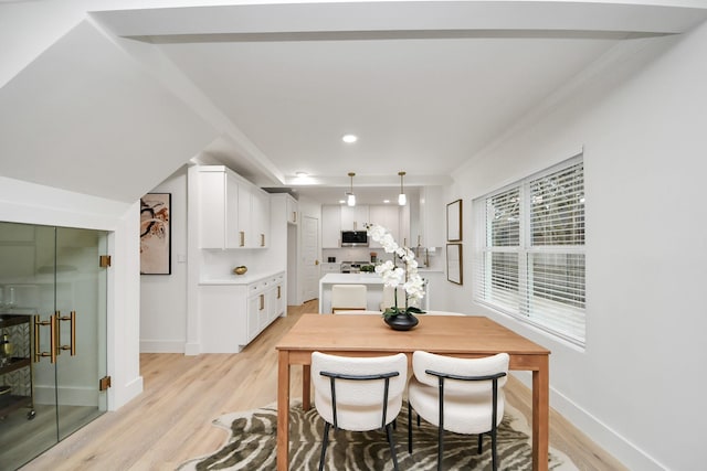 dining room featuring light hardwood / wood-style flooring and ornamental molding