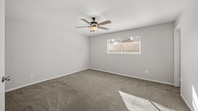 unfurnished room featuring ceiling fan and carpet