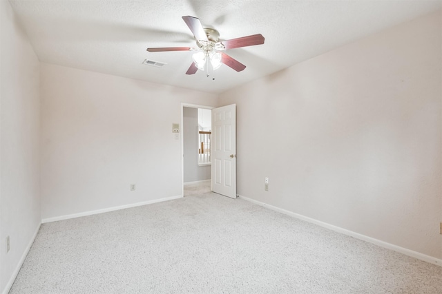 unfurnished room with light carpet and ceiling fan