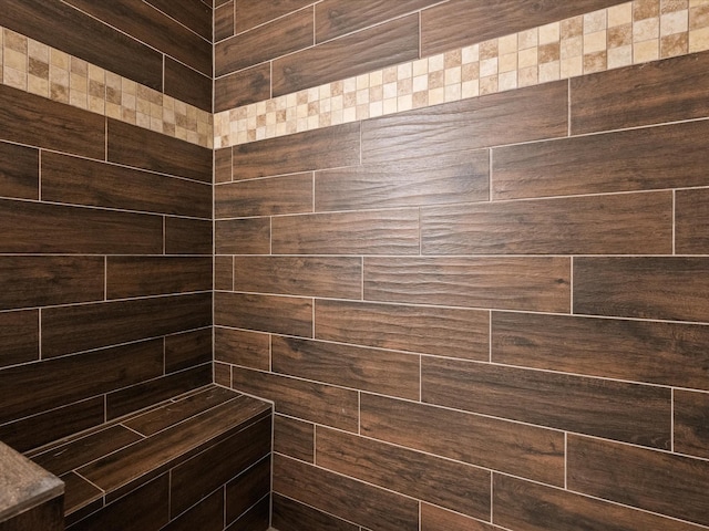 bathroom featuring tiled shower