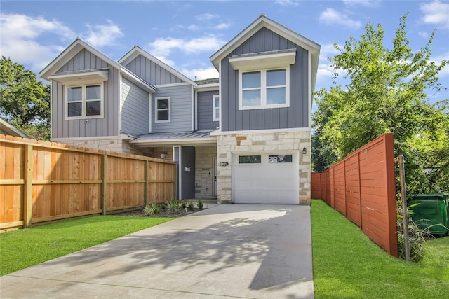 view of front facade featuring a garage and a front yard