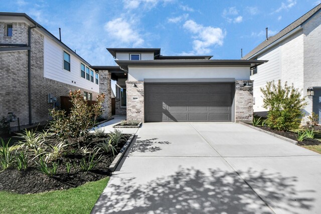 view of front facade featuring a garage