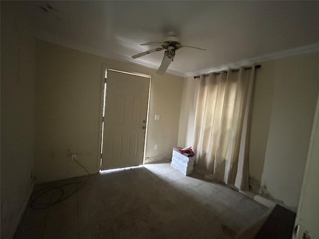 empty room featuring ceiling fan