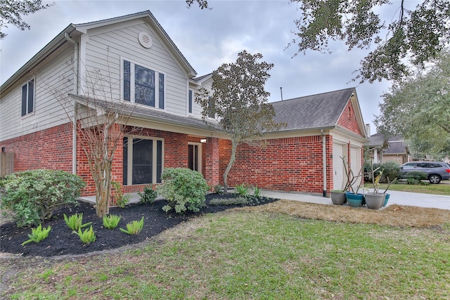 view of front property featuring a garage and a front lawn